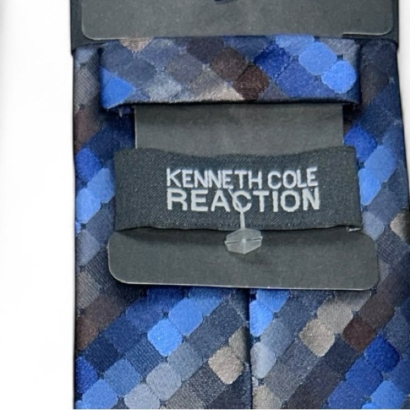 NWT Kenneth Cole Reaction Blue Geometric Silk Tie Mens beautiful! - Picture 7 of 9